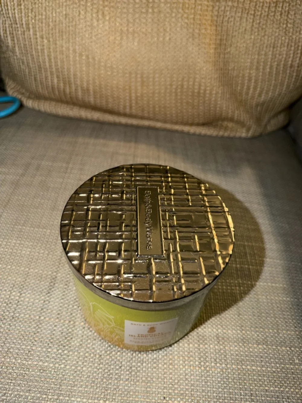 Bath & Body Works Tropical Island Colada Candle - Picture 3 of 5